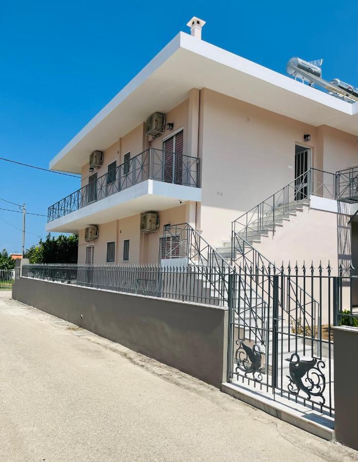 Koulouras Apartments Nikolaíika Exterior foto